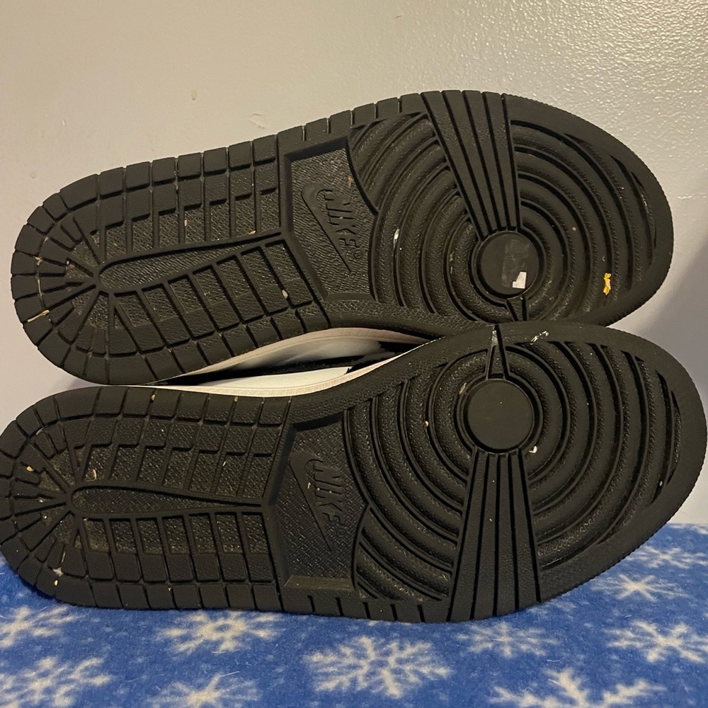 Women's Black and White Sneakers - Picture 7 of 11